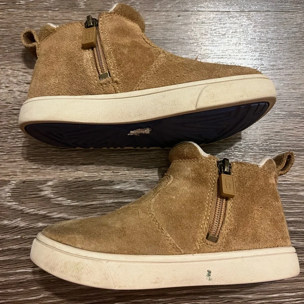 UGG Kids Tan Hamden II Suede Chelsea Boots size 10T